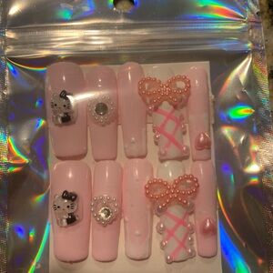 Custome nails hello kitty